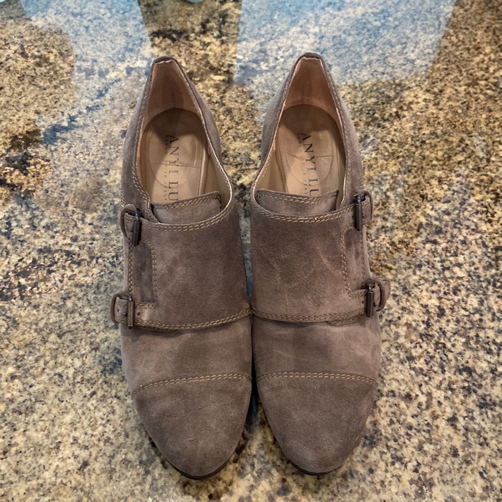 Women’s Anyi Lu Suede Heels, like new, Size 41